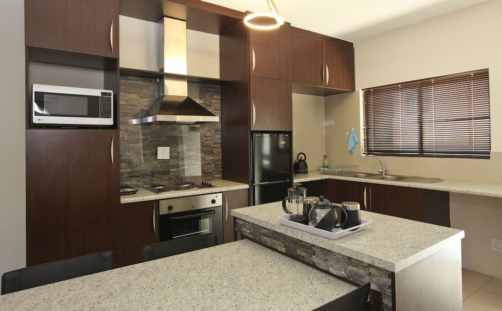 Hillside Executive Accommodation 30/59