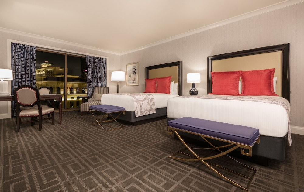 PALACE, 2 QUEEN BEDS, STRIP VIEW