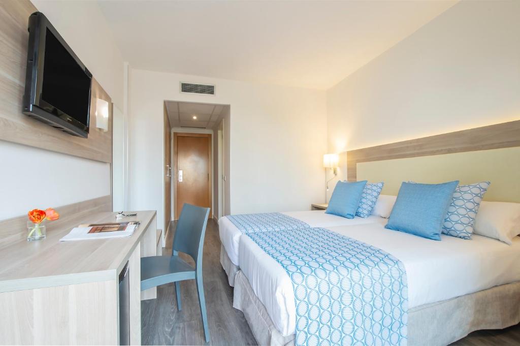 ROOM, SINGLE