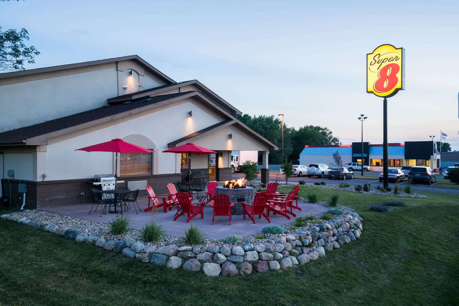 Super 8 by Wyndham Spirit Lake/Okoboji 4/41