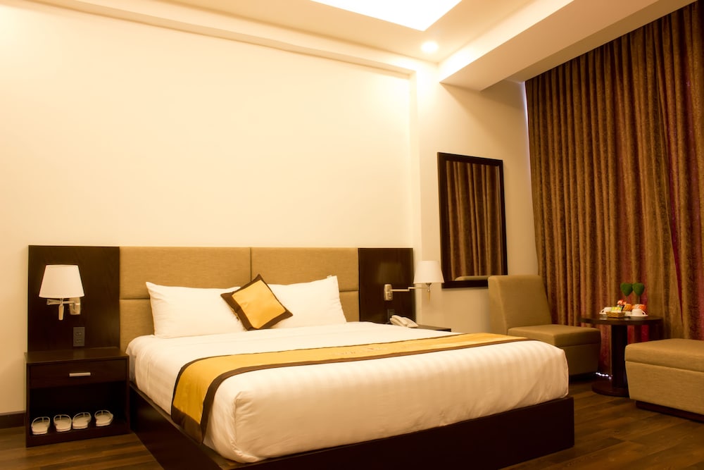 International Hotel 25/63