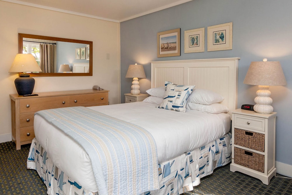 Glen Cove Inn and Suites 13/50