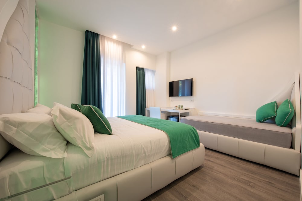 Diamond Suite 28/63