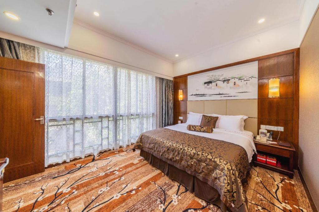 LIYUAN HOTEL 7/63