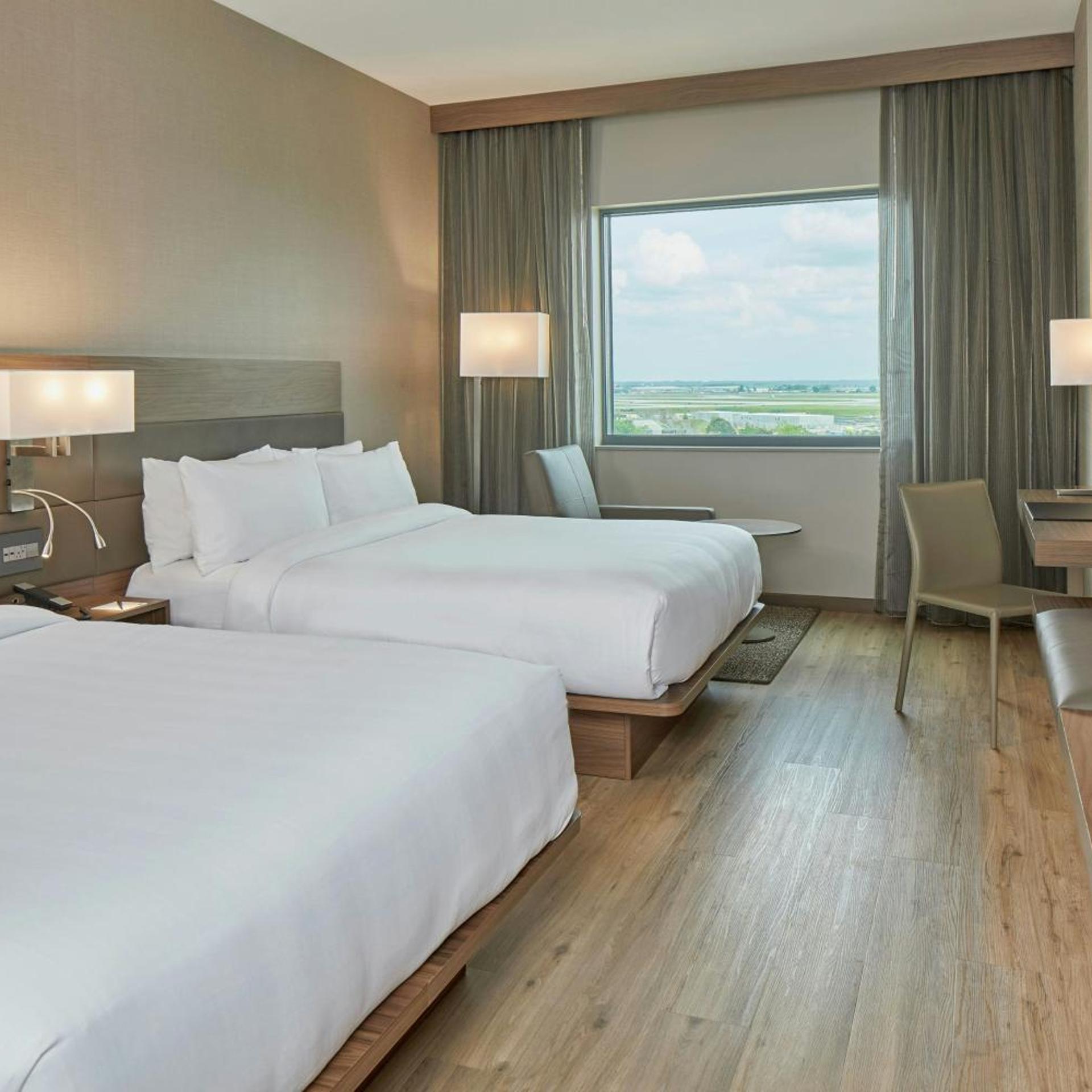 Guest Room, 2 Queen Beds, Airport View