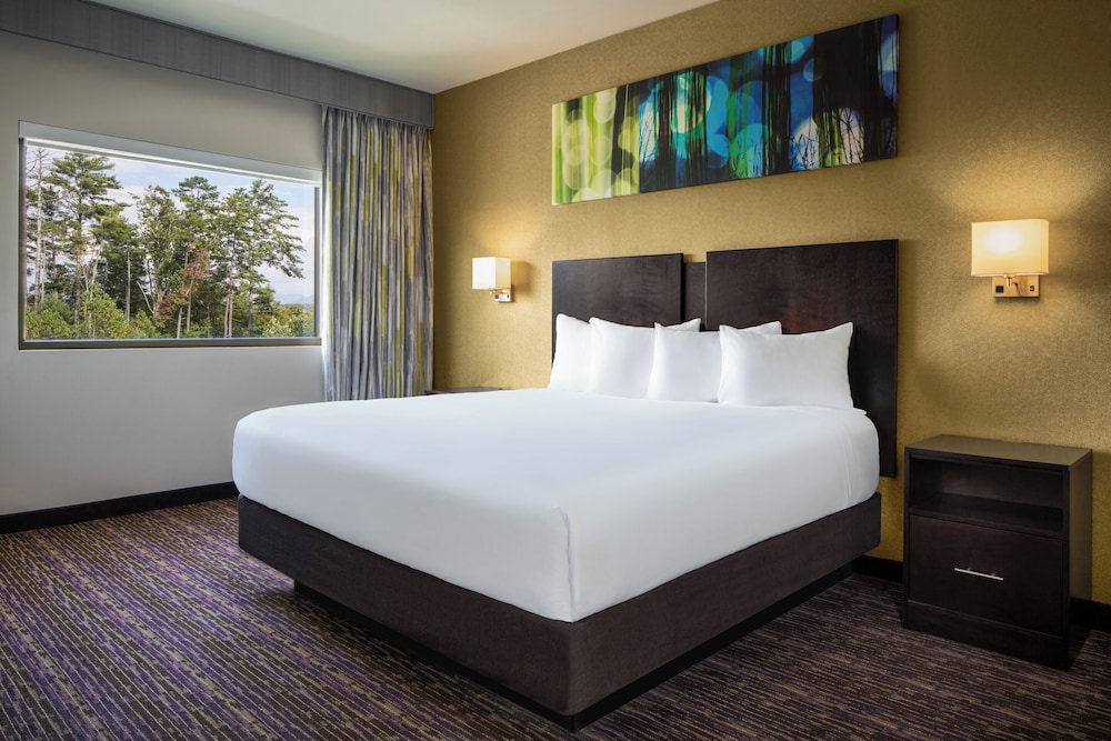 Tower, River, Deluxe, King Bed