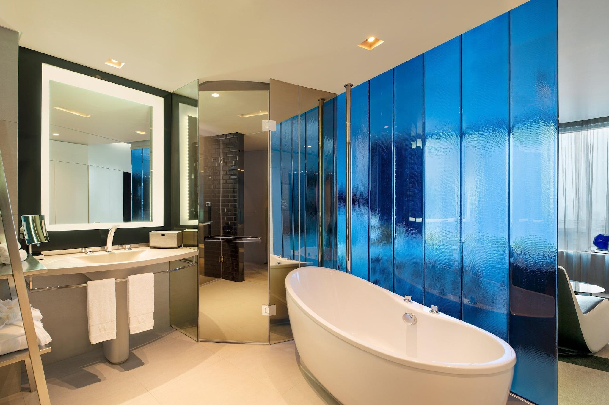 غرفة بسرير مزدوج بإطلالة على المدينة، W Bangkok Hotel 2/2
