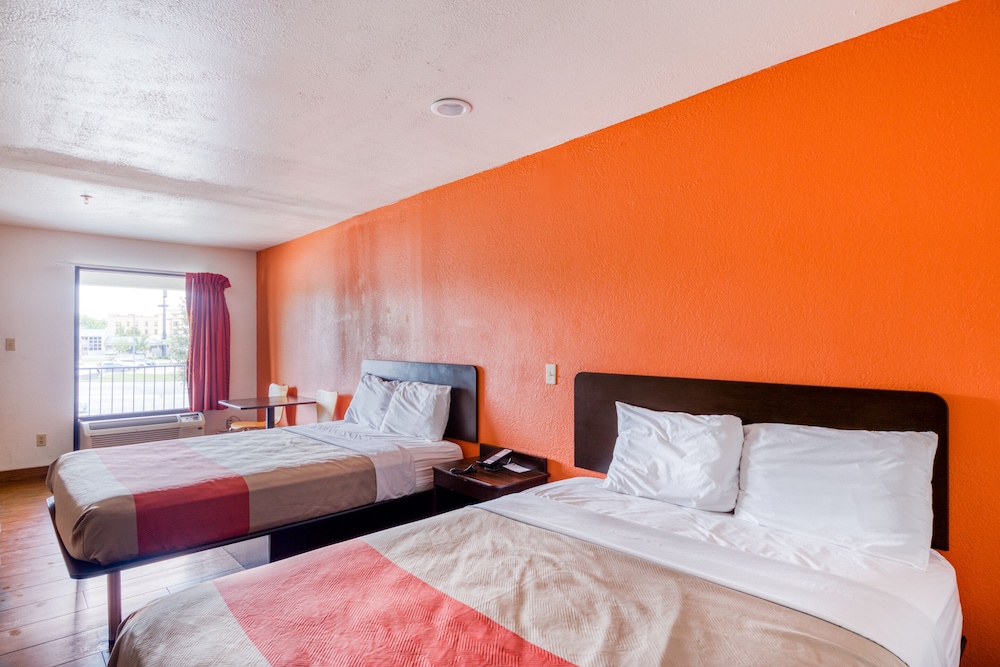 Motel6 Denham Springs, LA 8/50