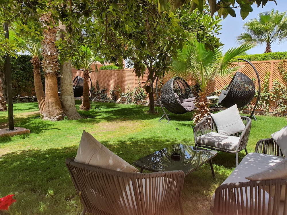 Medina Gardens - Adult only 68/73