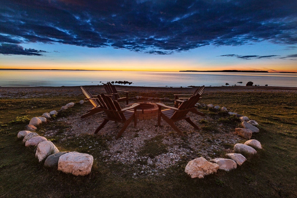 Days Inn Suites By Wyndham St Ignace Lakefront 43/50