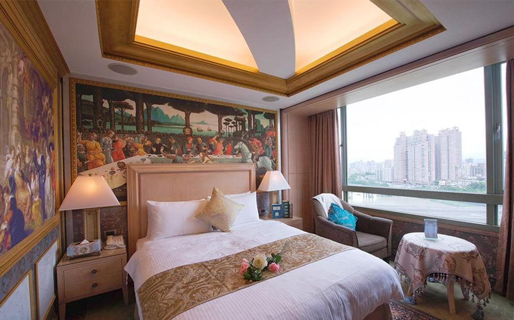 THEME, RENAISSANCE, SUITE, LAKE VIEW