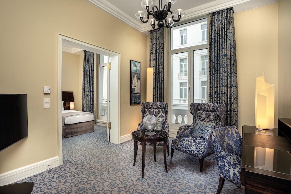 Hotel Atlantic Hamburg, Autograph Collection 35/42