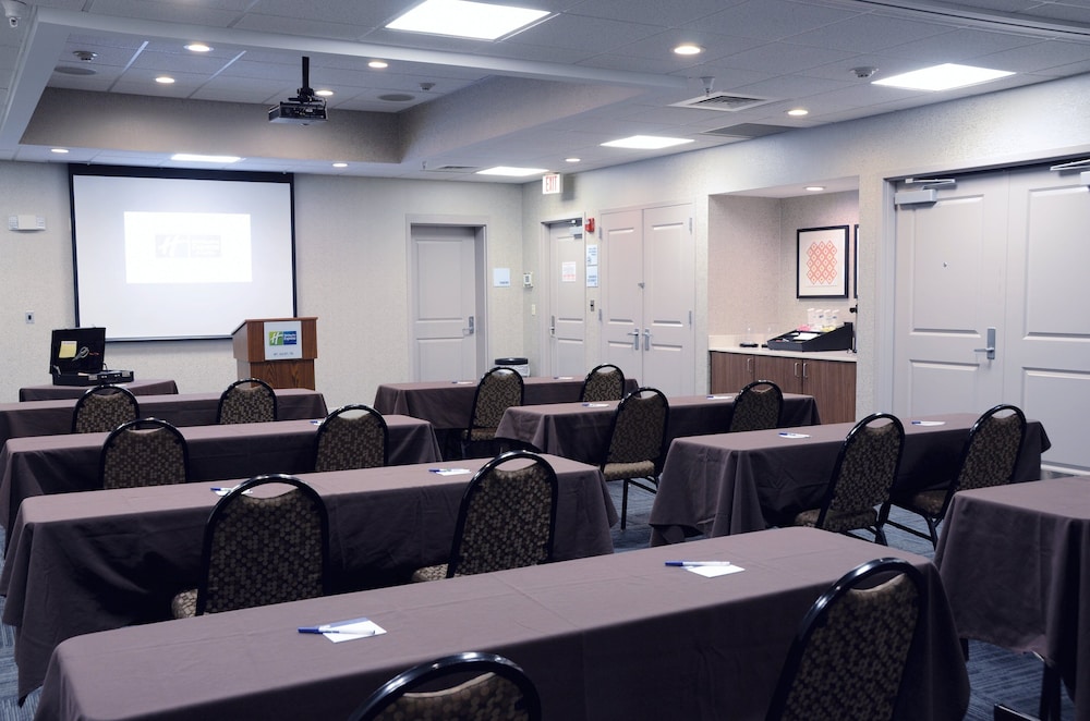 Holiday Inn Express Hotel and Suites Mt. Juliet-Nashville Area 62/70