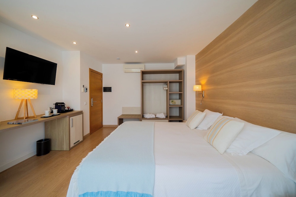 Hostal Menurka 11/50