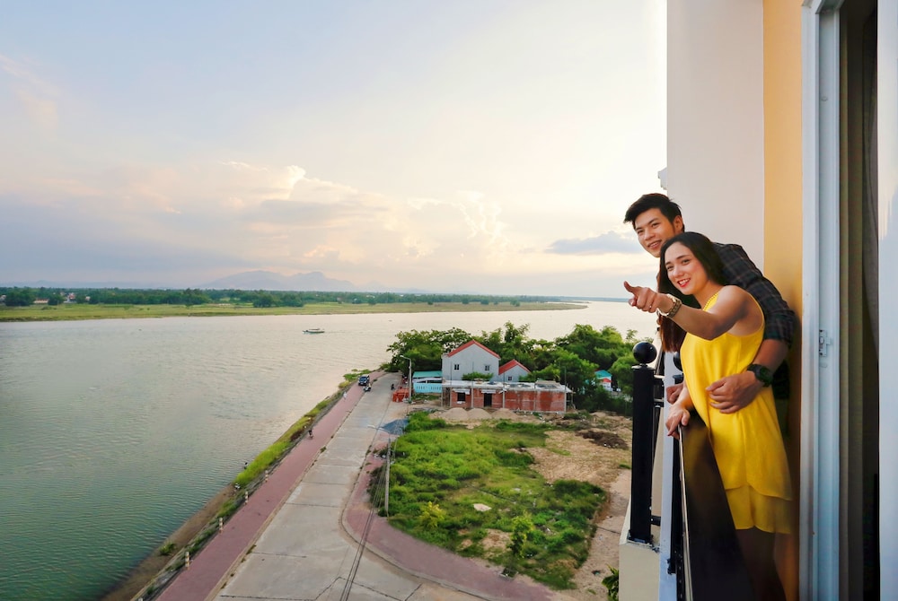 Royal Riverside Hoi An Hotel 43/75