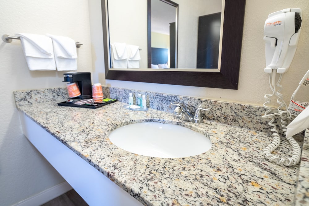 غرفة قياسية بسريرين كوين، Quality Inn Palm Beach International Airport 7/7