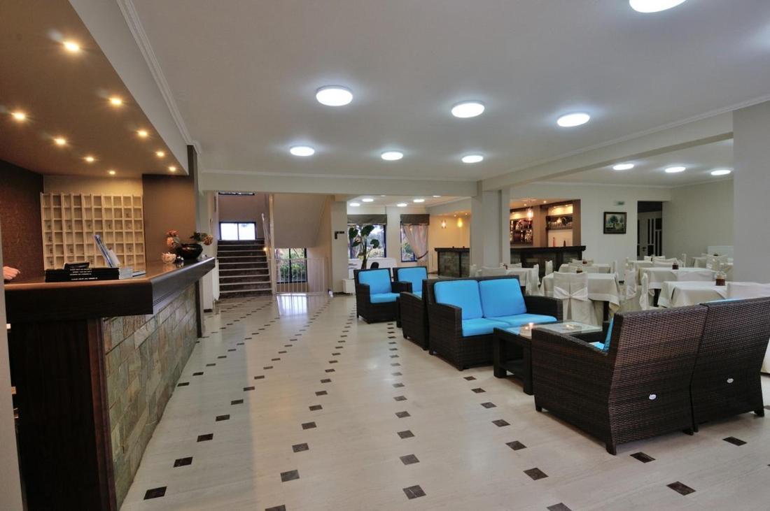 Lintzi Hotel 9/55