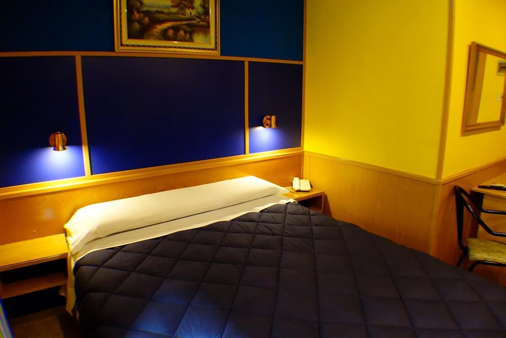 Tripolis Toledo Hostal 24/44