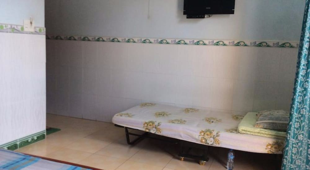 ROOM, DOUBLE BED