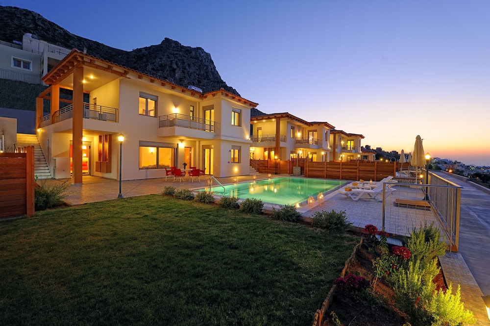 Danaes Villas 4/37