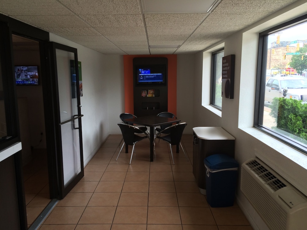 Motel6 Baltimore MD 35/44