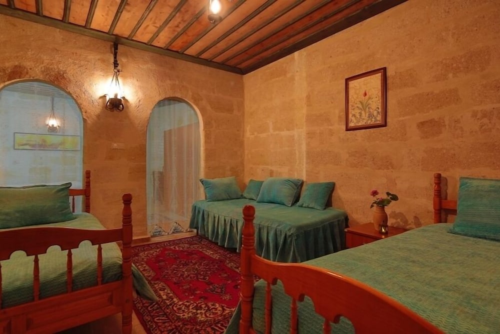 Jerveni Cave Hotel 39/47