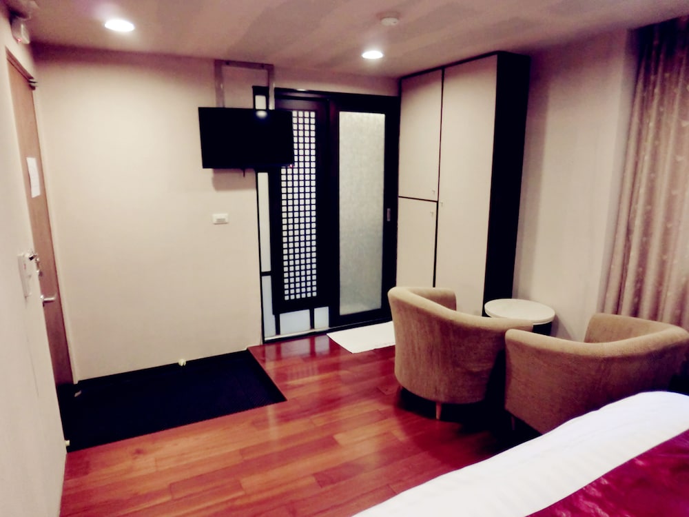 Everyday Hot Spring Hotel 51/65