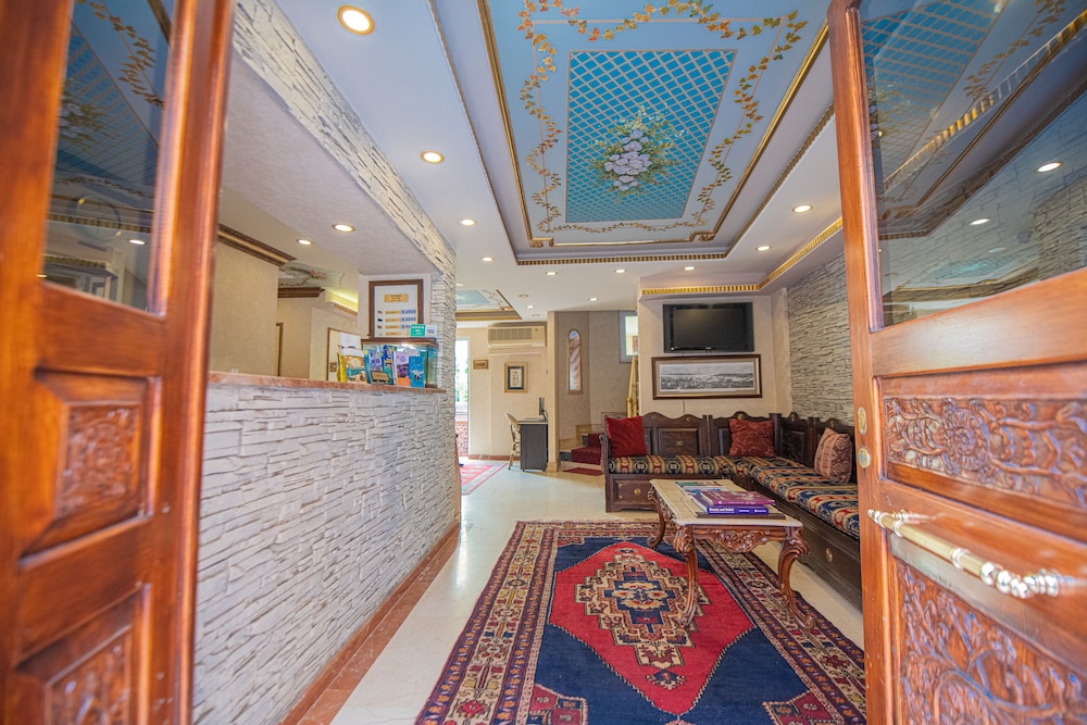 Kaftan Hotel 8/75