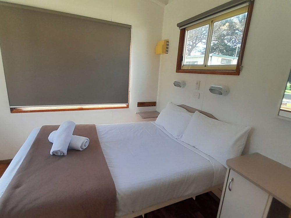 Victor Harbor Holiday & Cabin Park 15/46
