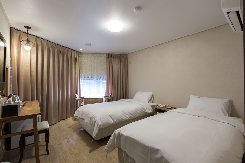 Hotel Elin 19/35