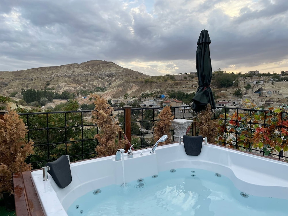 Artium Cave Hotel 40/50
