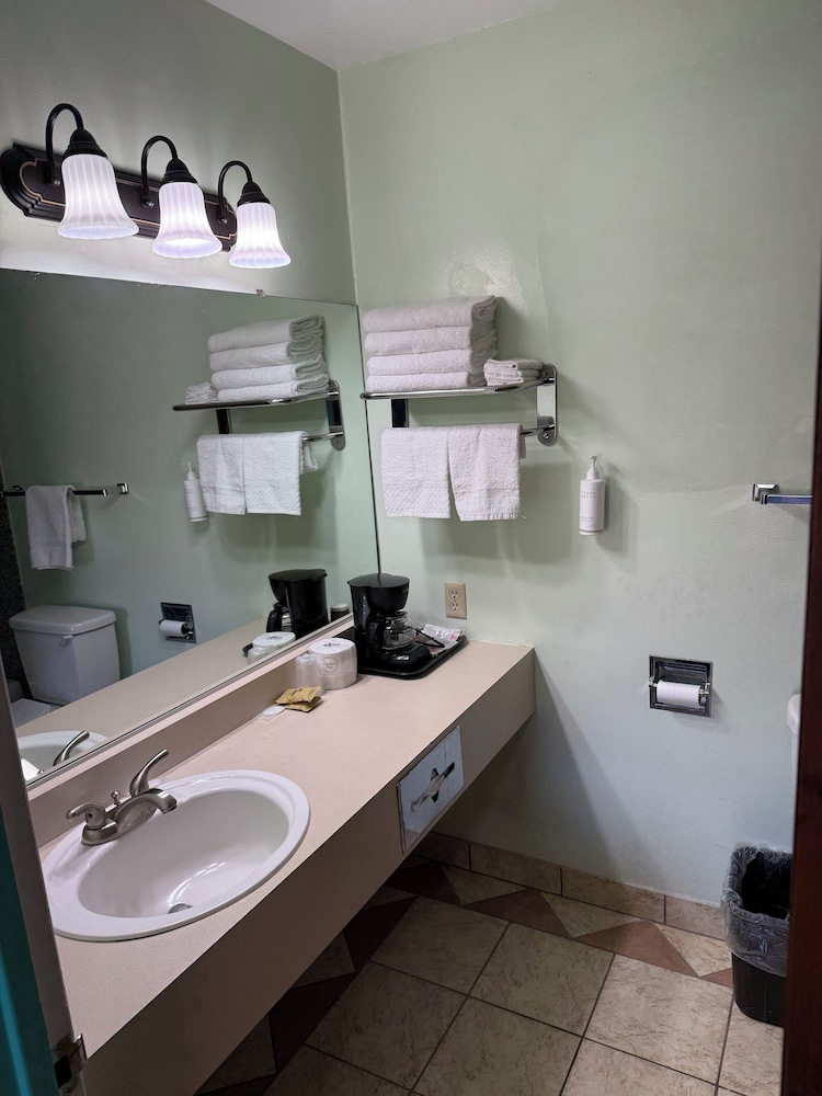 Klamath Motor Lodge 59/64