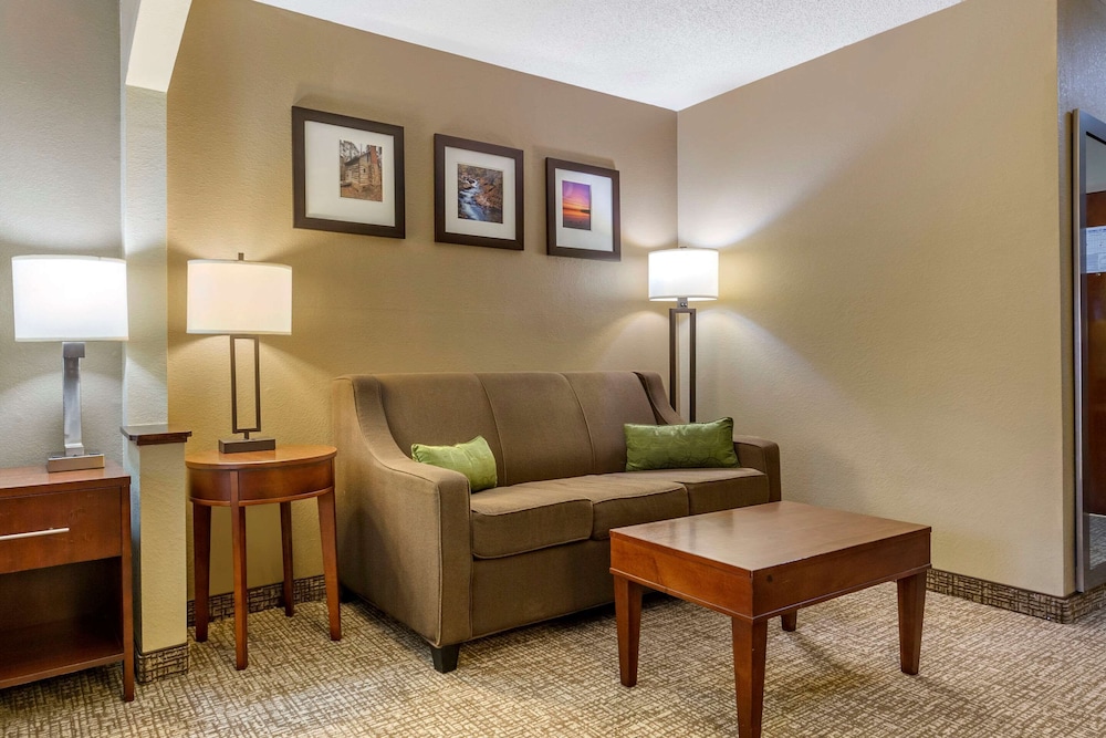 Clarion Pointe Apex - Holly Springs 26/43