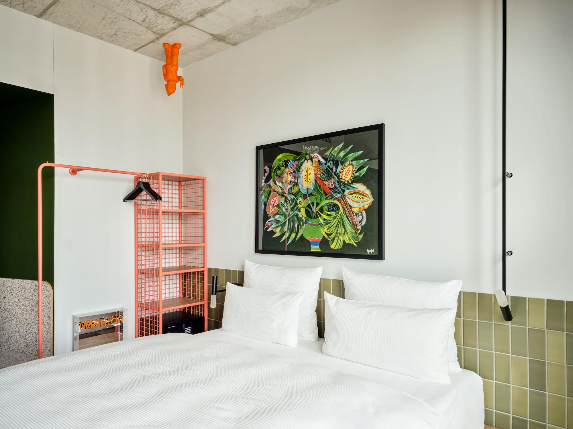 Room, Urban View