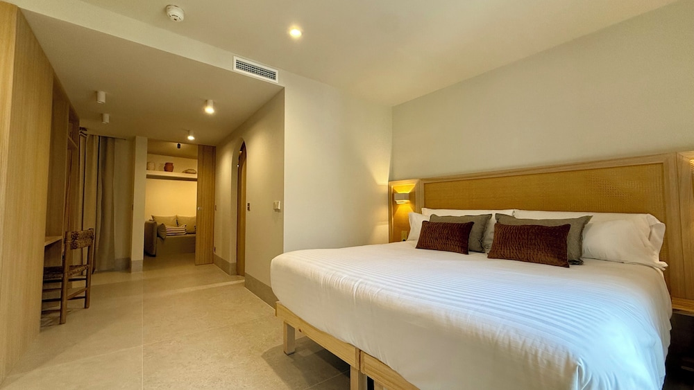 RENOVATED, DELUXE