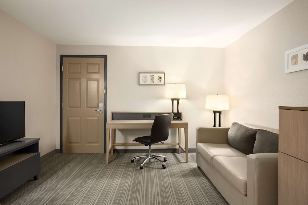 Radiant Inn and Suites Murfreesboro 24/40