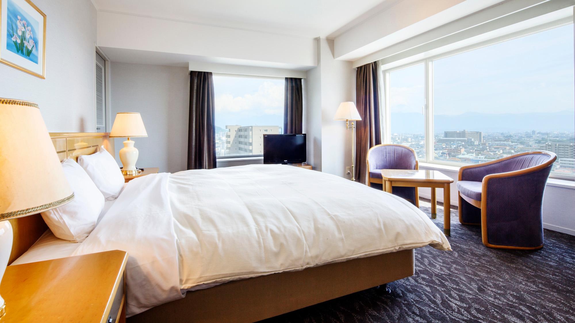 Luxury, Double Bed, Mountain View, Night View, High Floor, Smoking