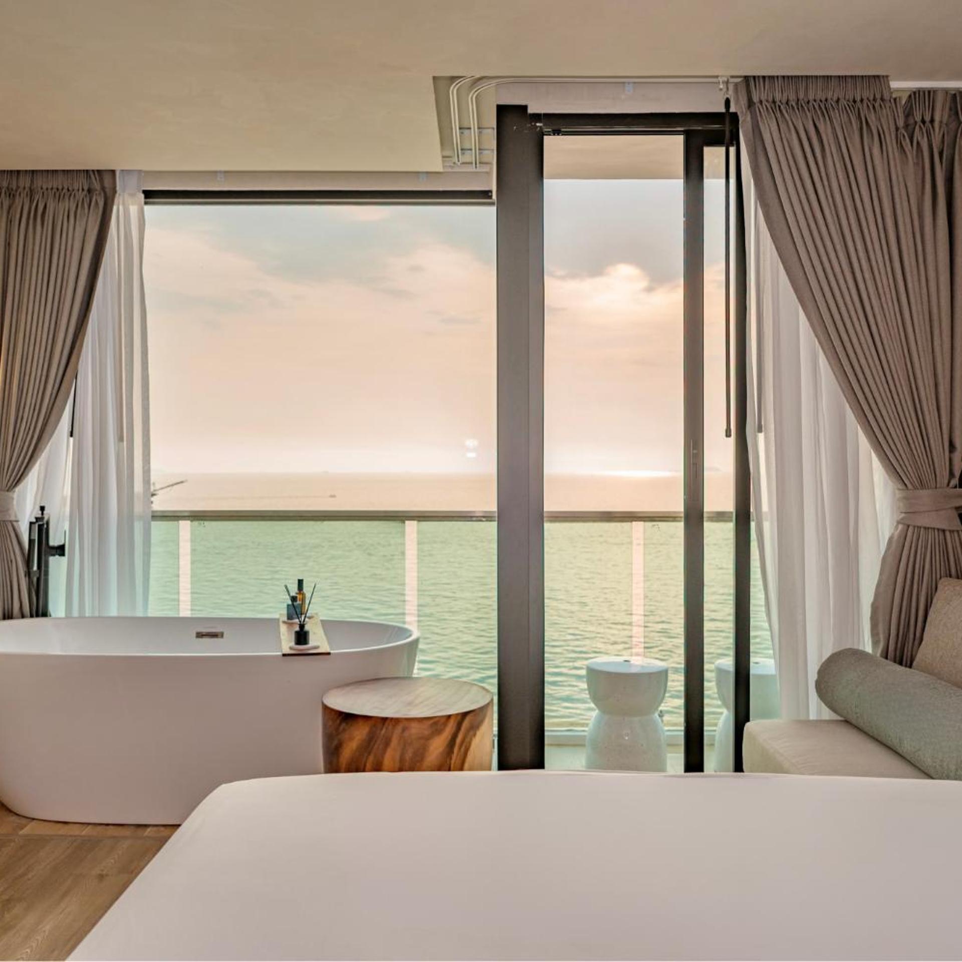 Room, Sea View, Skybath