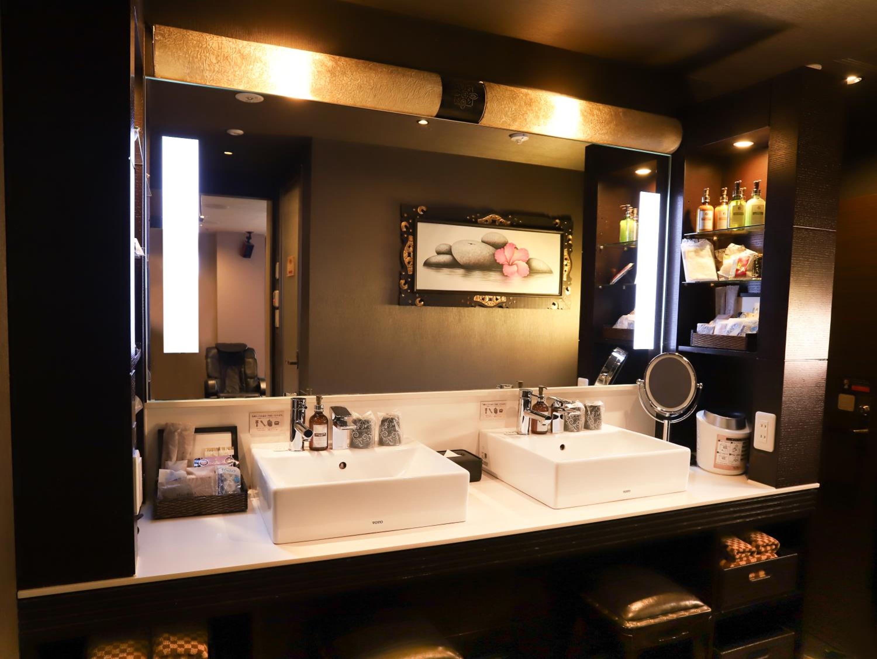 جناح ملكي بسريرين منفصلين للمدخنين، Hotel K6 Osaka Namba 7/8