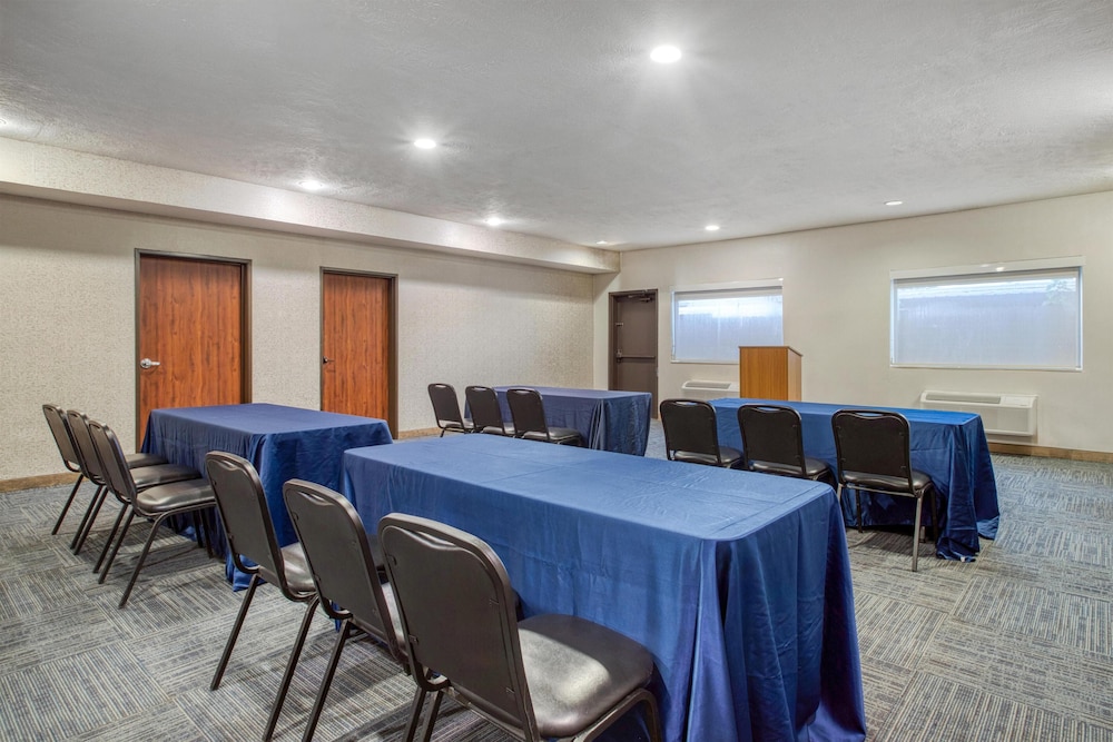 Best Western Champions Forest Inn and Suites 44/61