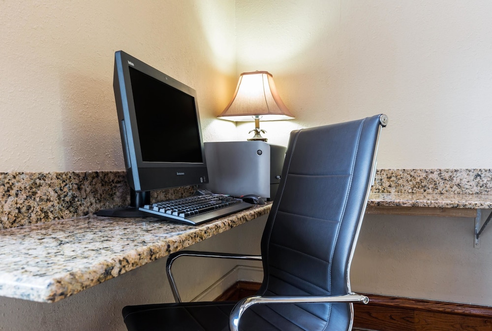 Comfort Suites Near I-80 And I-94 32/39