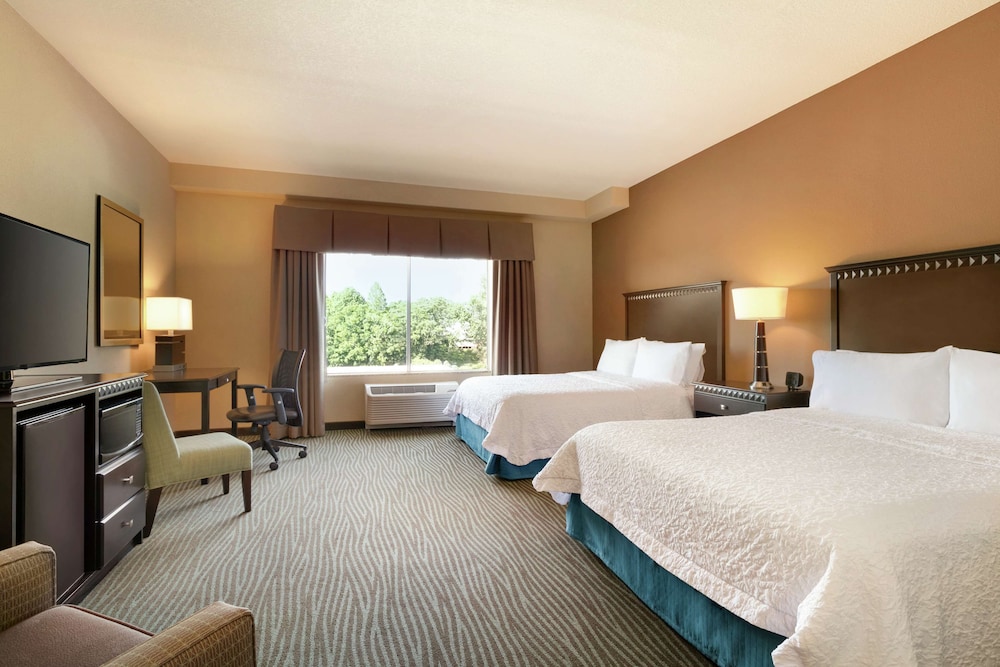 Hampton Inn & Suites Parkersburg Downtown 17/45