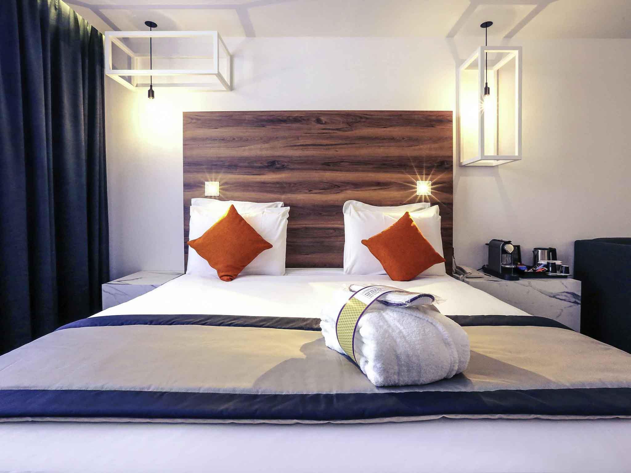 JUNIOR SUITE, KING BED, SOFA