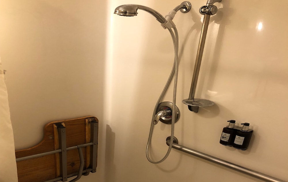 Marin Suites Hotel 40/81