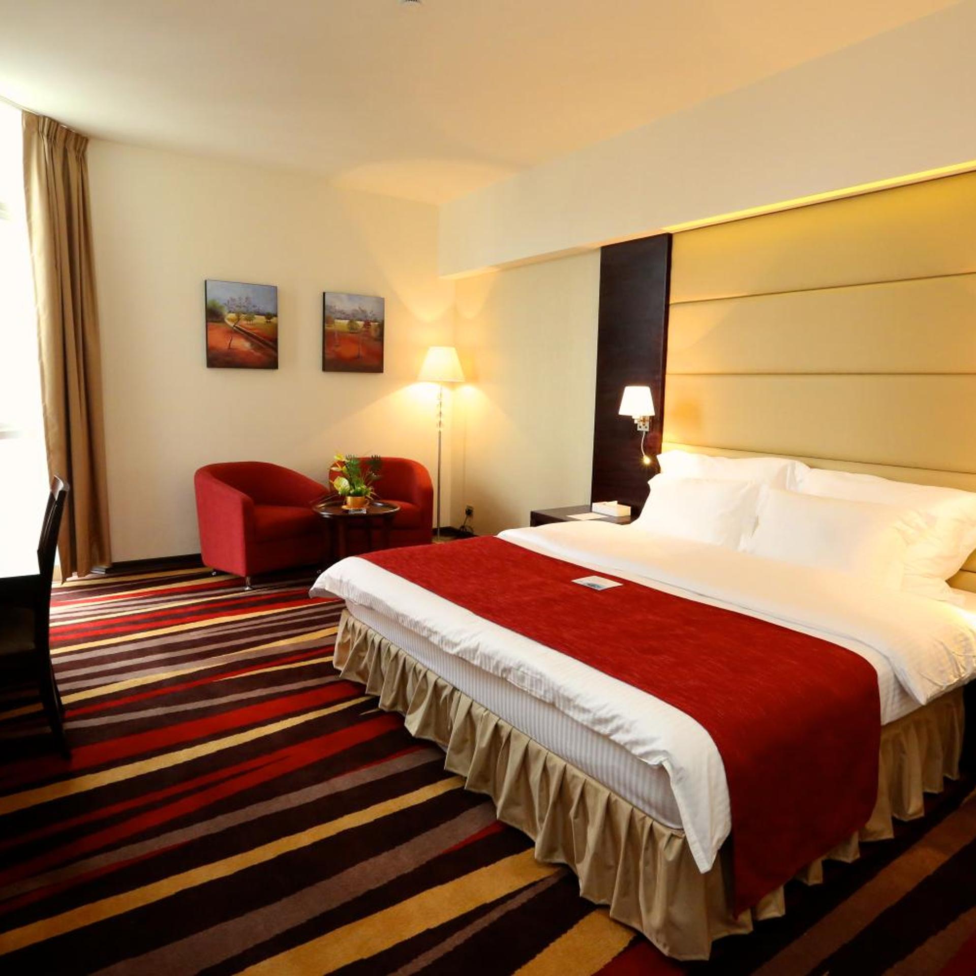 ROOM, KING BED
