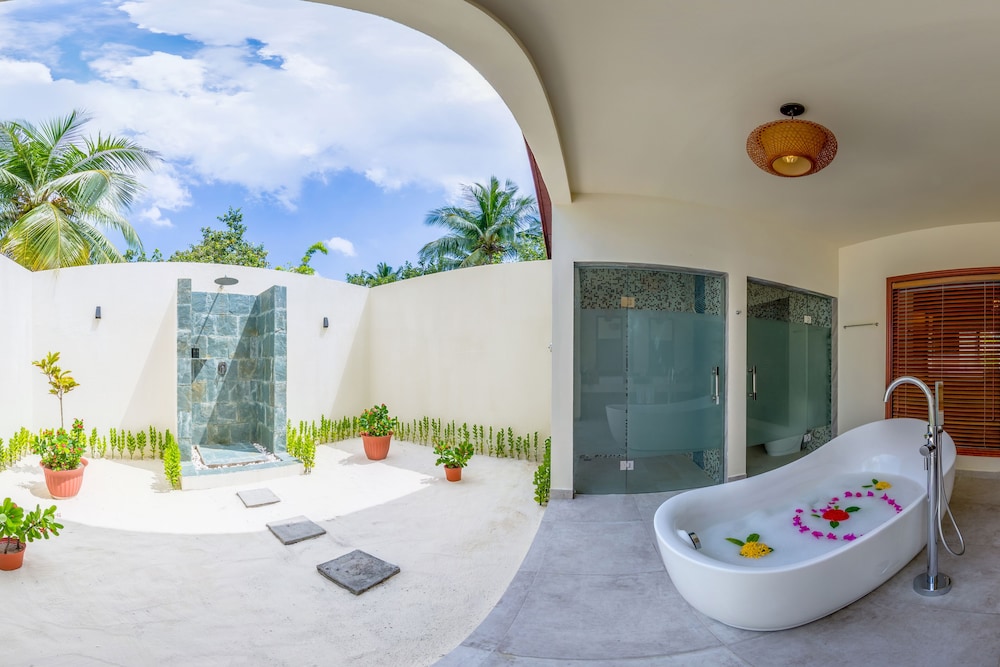 Furaveri Maldives 14/67