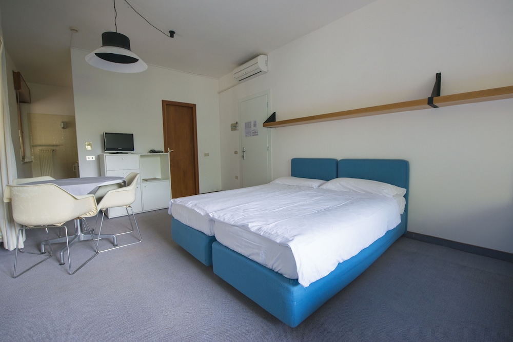 HOTEL RESIDENCE TORBOLE 8/31