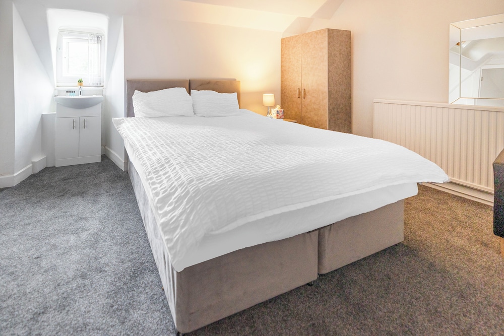 OYO A Better Night Hotel Limited 18/50