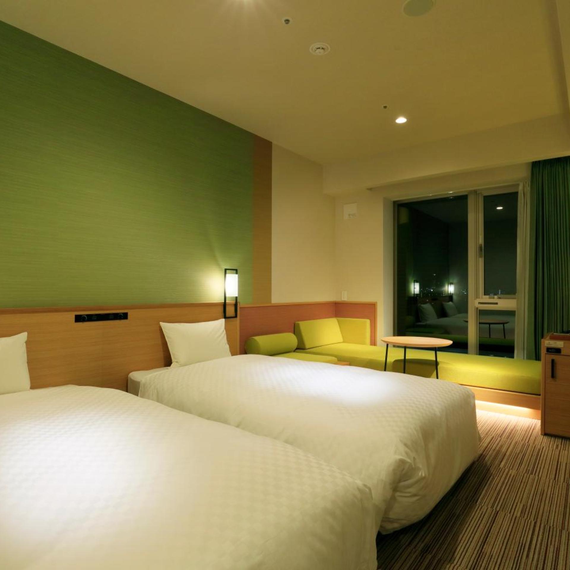 غرفة قياسية بسريرين منفصلين مع أريكة، The Singulari Hotel And Skyspa At Universal Studios Japan 2/9