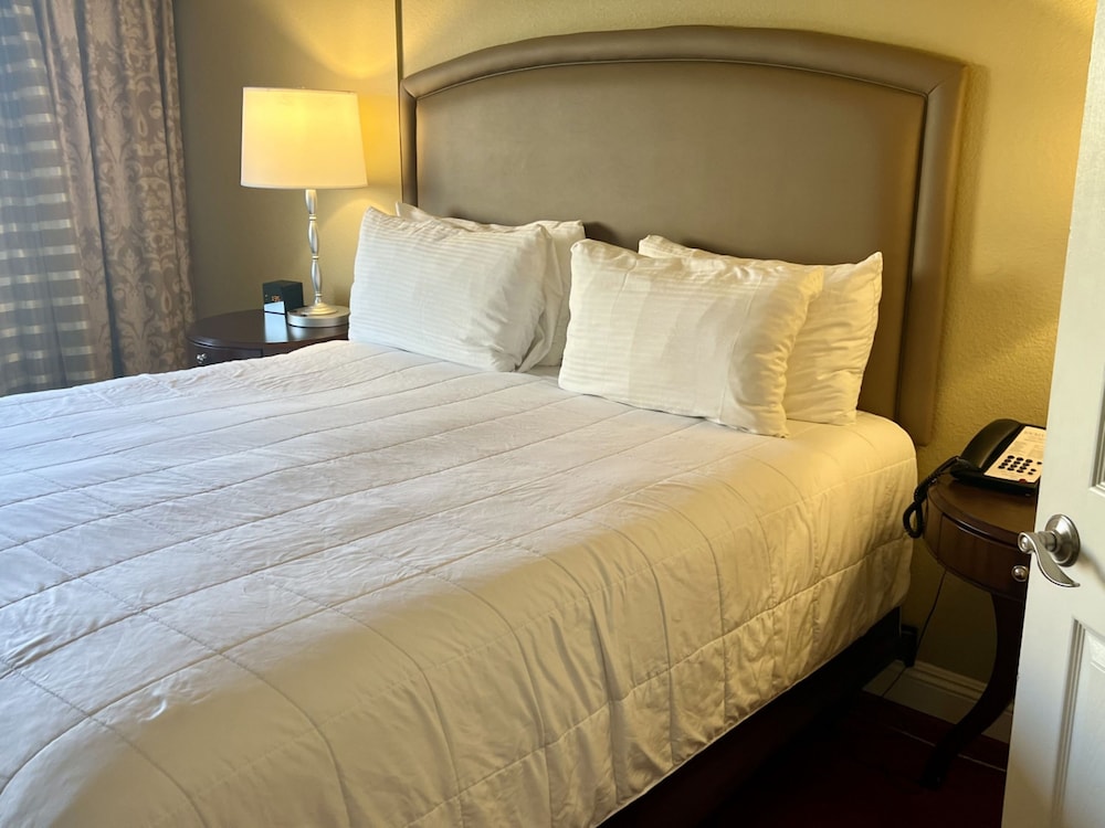 1 BEDROOM, DELUXE, SUITE, 1.5 BATHROOMS